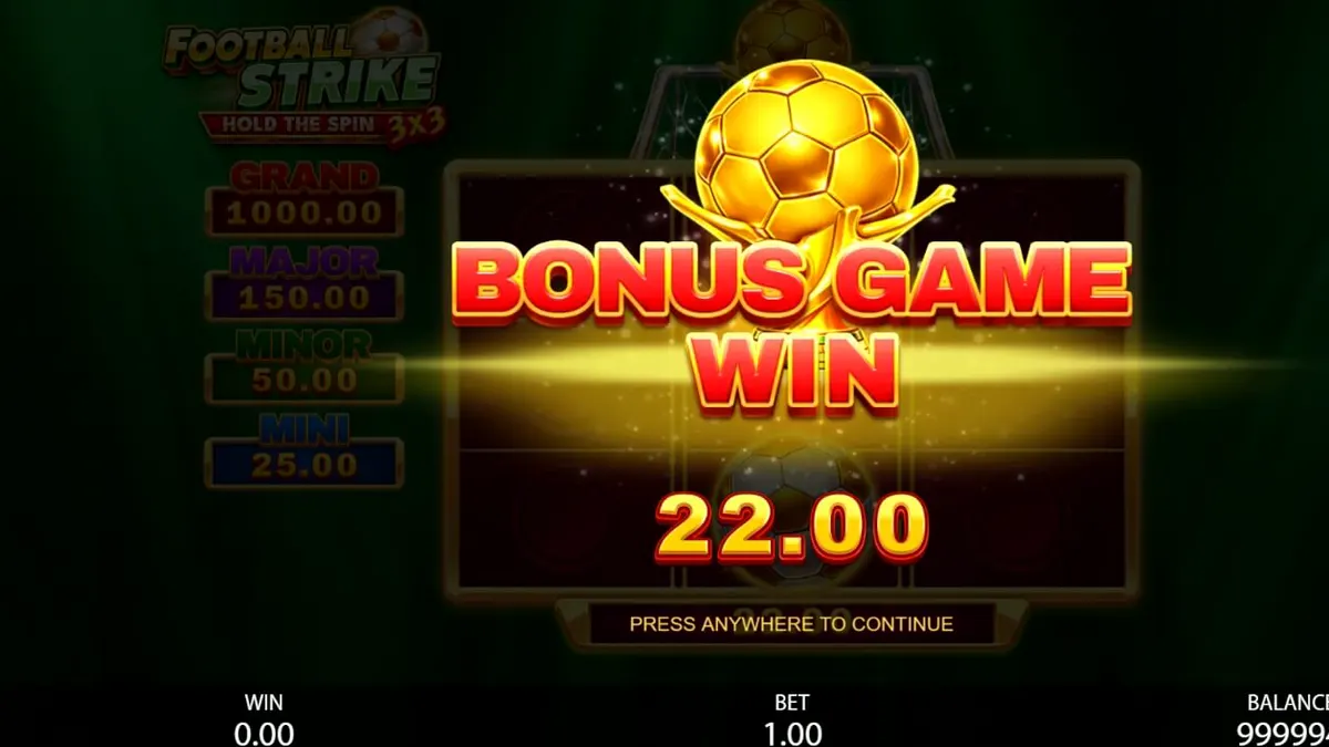 Tampilan visual slot 3x3 Football Strike dengan elemen sepak bola dan buah klasik